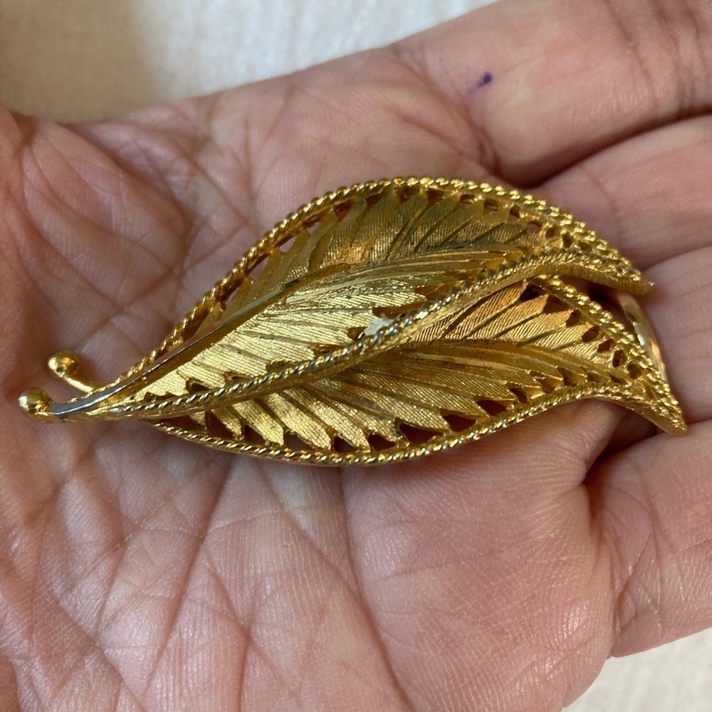 BSK‎ Signed Vintage Brooch